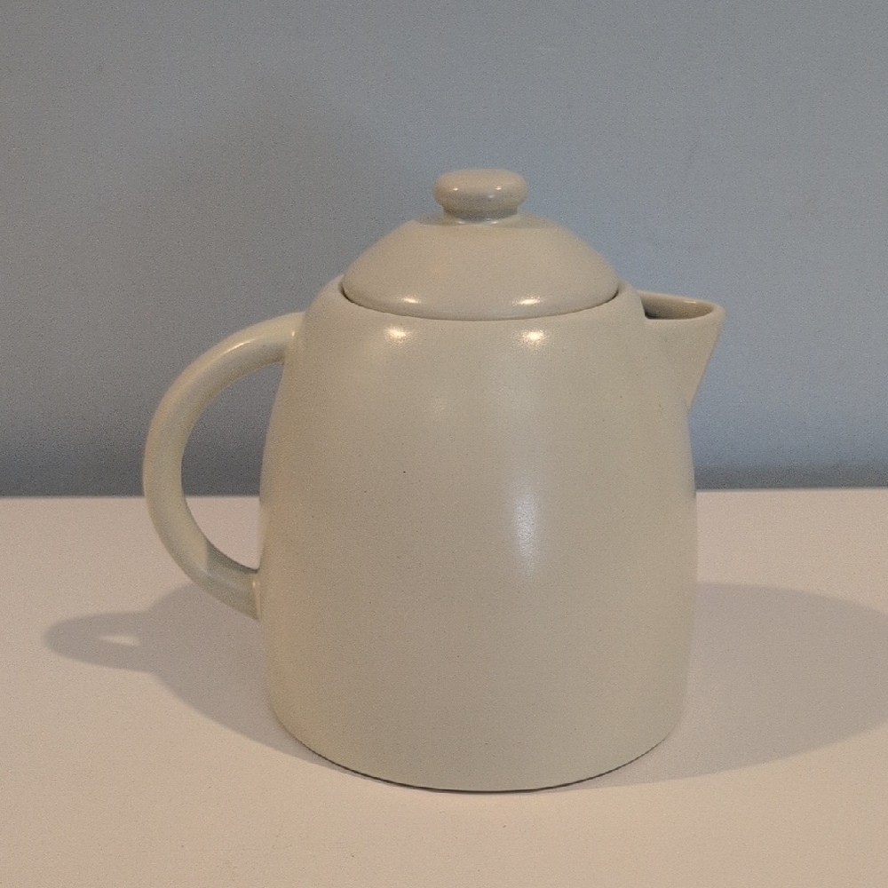 Starbucks 2011 Ceramic 25 Fluid Ounce Coffee Or Tea Pot